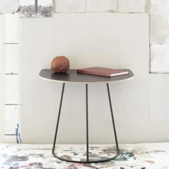 Airy coffee table medium