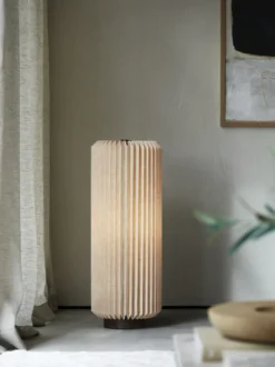 Alba Floor – Golvlampa i skandinavisk design, vit