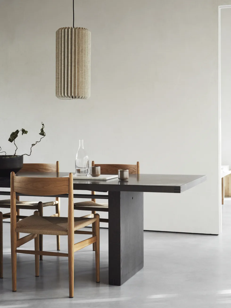 Alba Pendant – Taklampa i linne, Small & Large