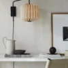 Alba Wall – Vägglampa i linne och mangoträ