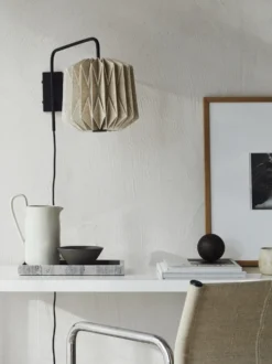 Alba Wall – Vägglampa i linne och mangoträ
