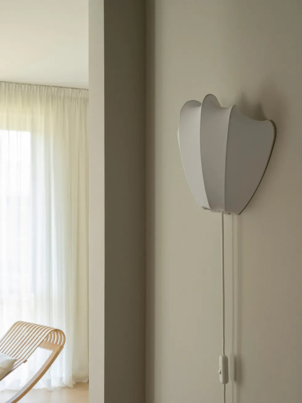 Anna Wall – Vägglampa i bomull, Small & Large