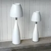 Bordslampa Anemon mellan mattvit