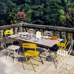 Caractére folding table 128