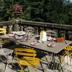 Caractére folding table 128