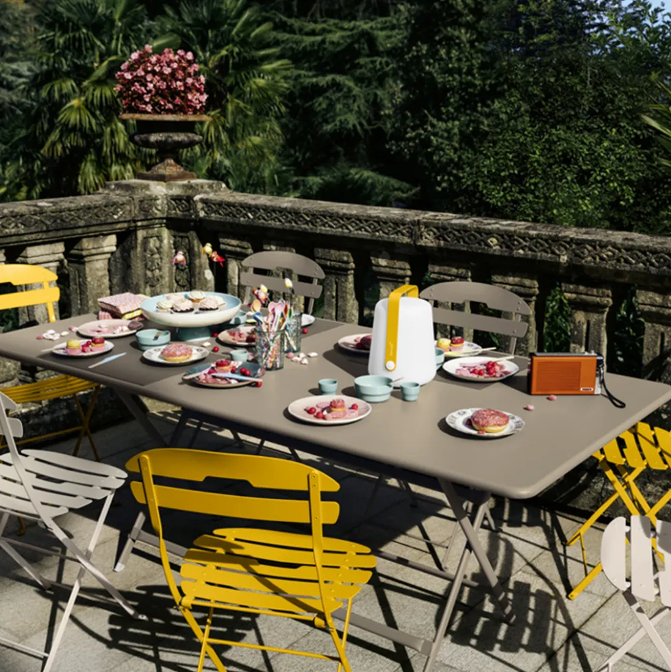 Caractére folding table 128
