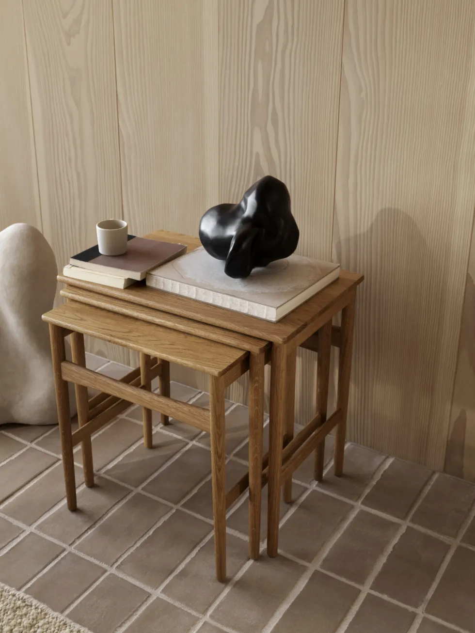 CH004 nesting tables
