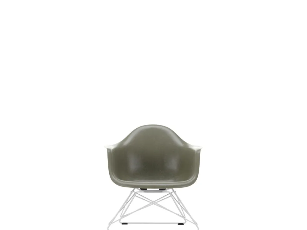 Eames Fiberglass Armchair LAR