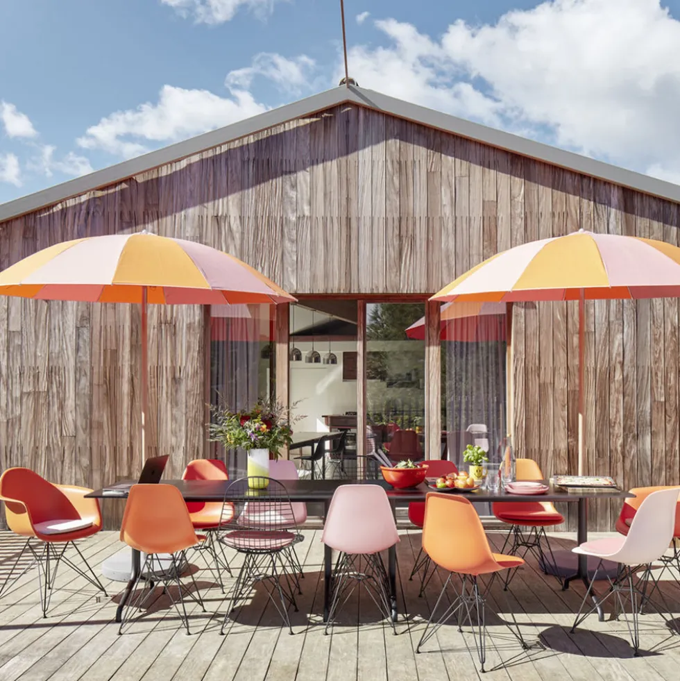 Eames Plastic Armchair DAR RE