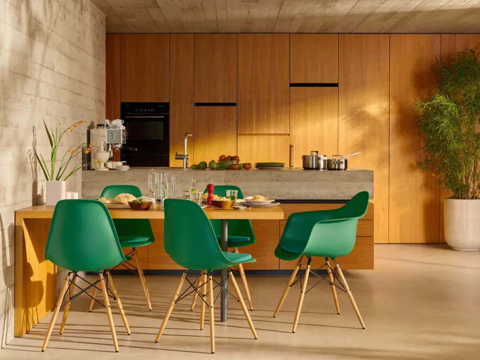 Eames Plastic Armchair DAW RE