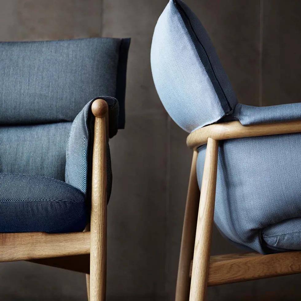 E015 Embrace lounge chair