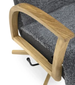 Ekenäs 2.0 fåtölj med pall i fårskinn Grey