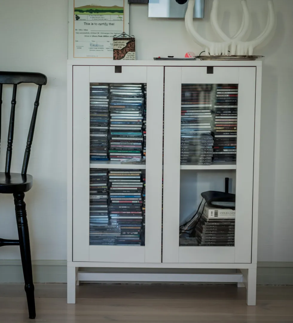 Falsterbo Skåp Täckta Dörrar 190 cm Vitlack