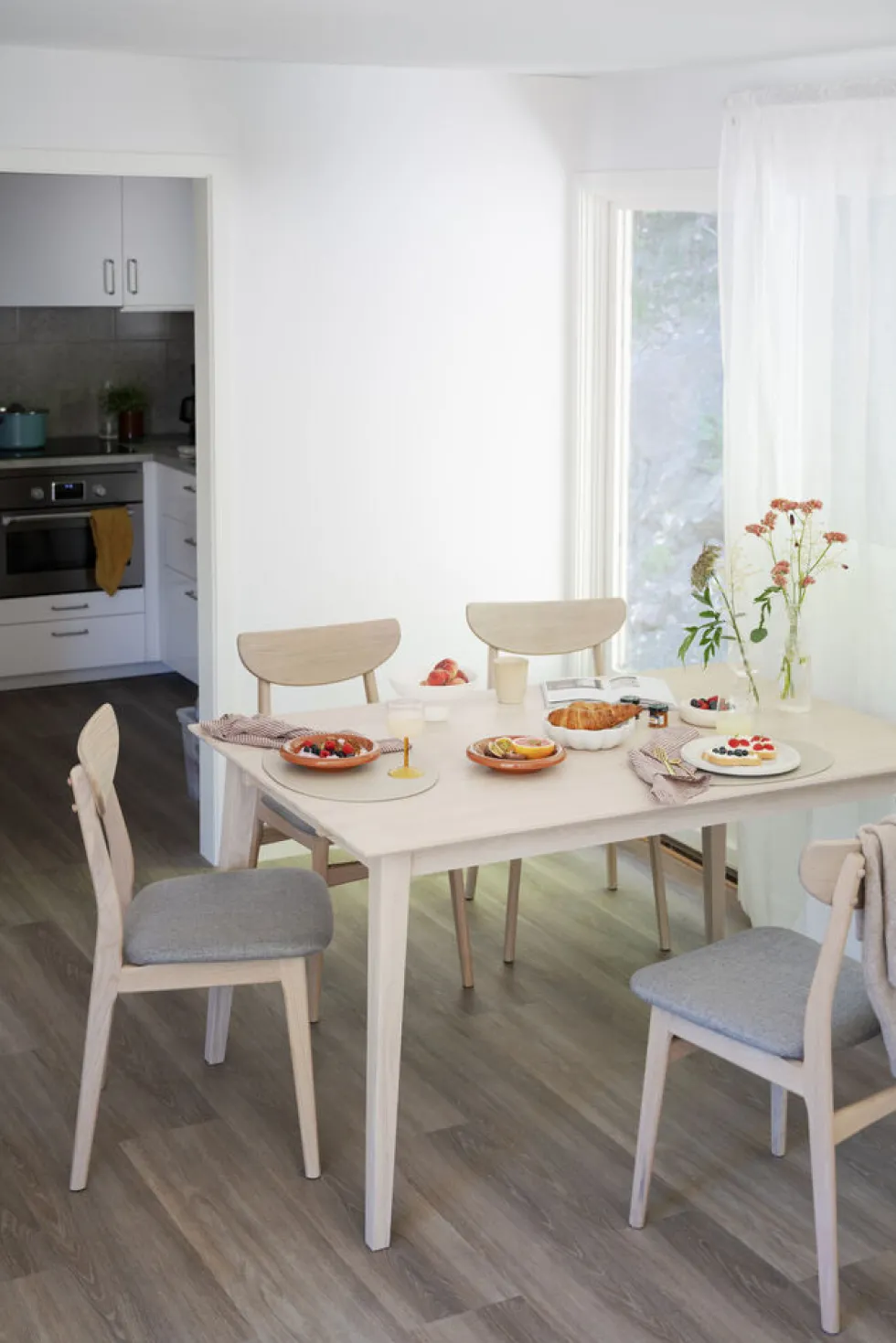 Filippa matbord 140