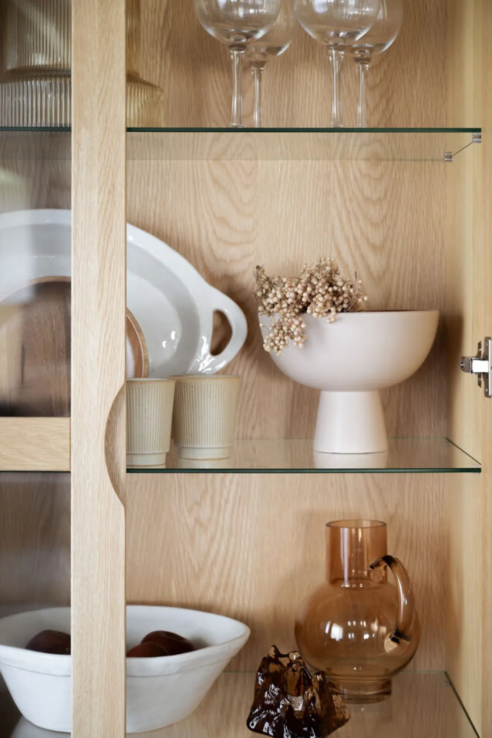 Filippa vitrinskåp 2 dörrar + 1 låda