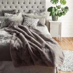 Fluffy pillow L