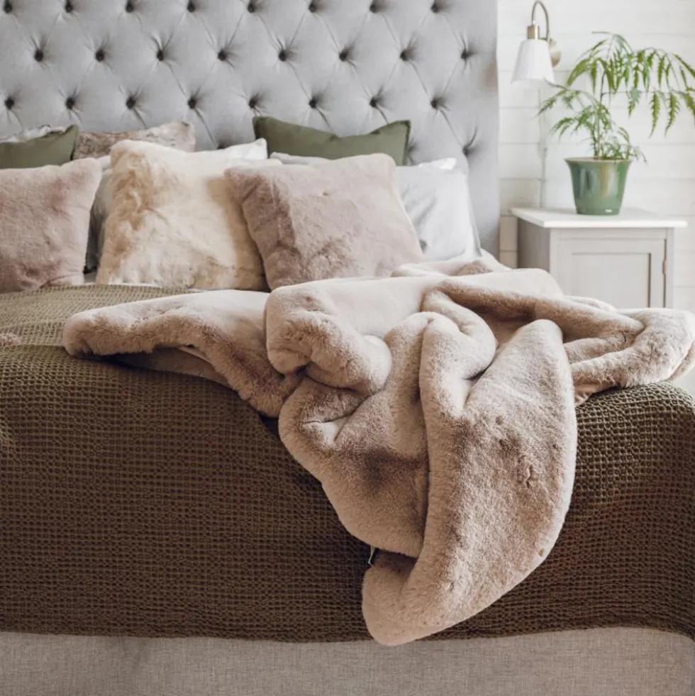 Fluffy pillow L