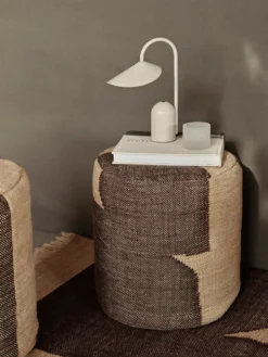 Forene Cylinder Puff – Tan/choklad