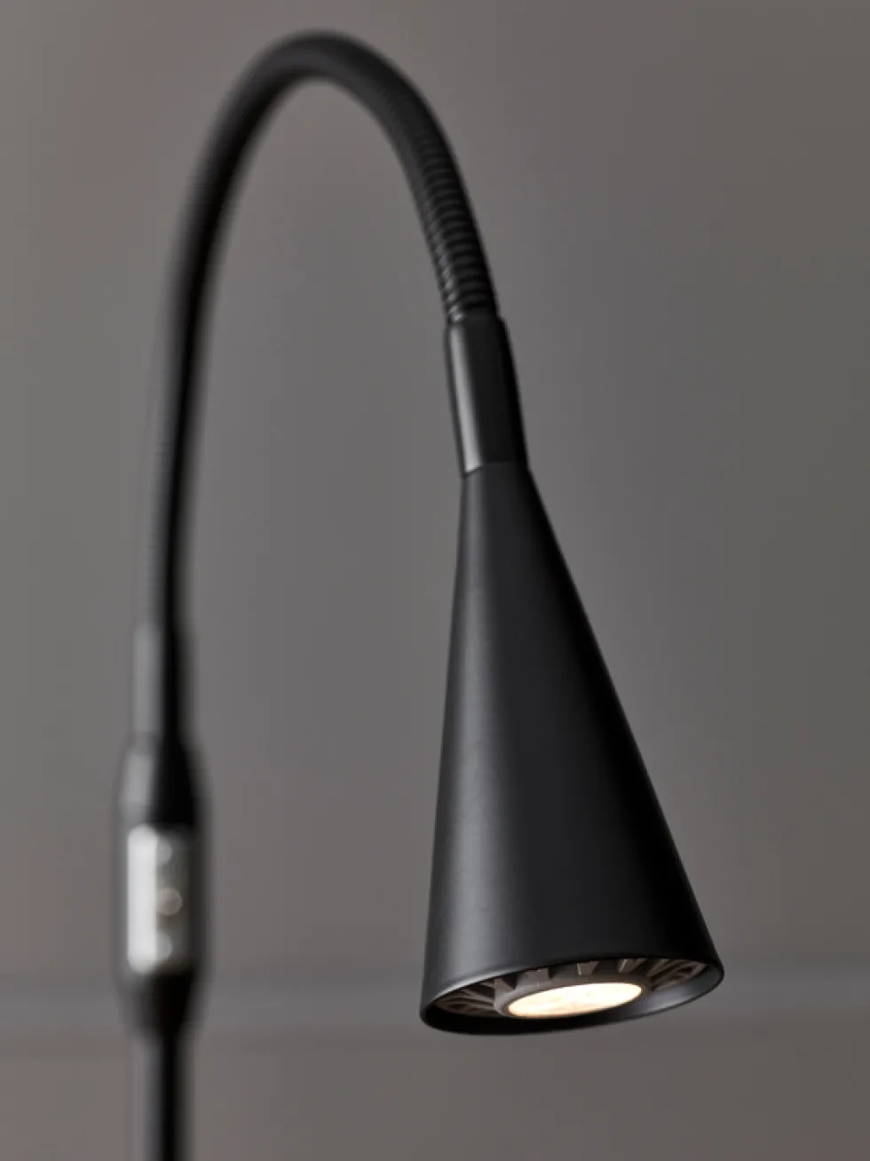 Golvlampa Ledro höjd 101,5-124cm mattsvart