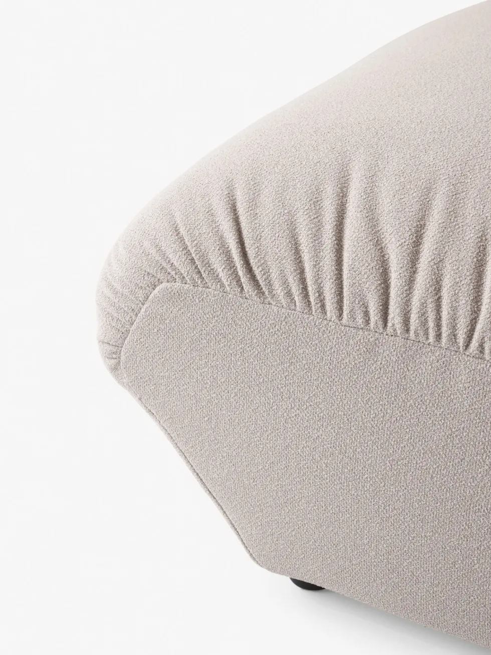 Hi Lo AV56 pouf