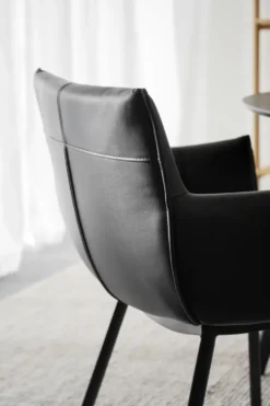 Hinckley karmstol svart läder/svart metall