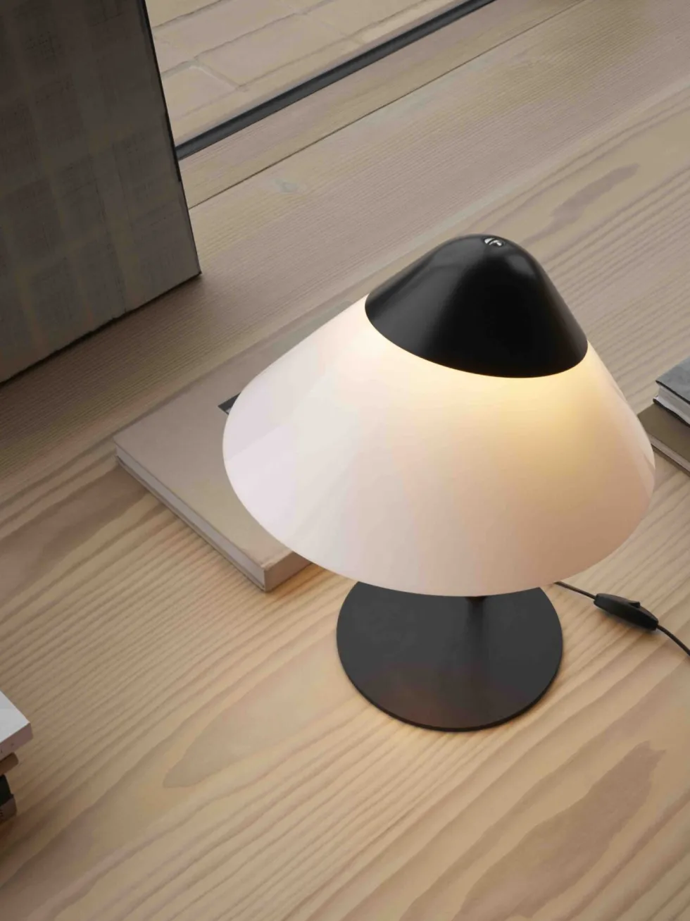 HJW02 Opala bordslampa midi