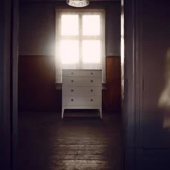 Höllviken byrå vitpigmenterad ek