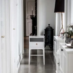 Höllviken sängbord vitpigmenterad ek