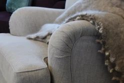 Howard 2-sits soffa rak