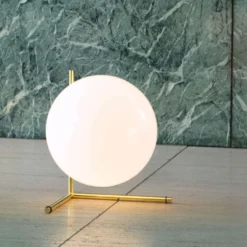 IC T3 bordslampa Brass