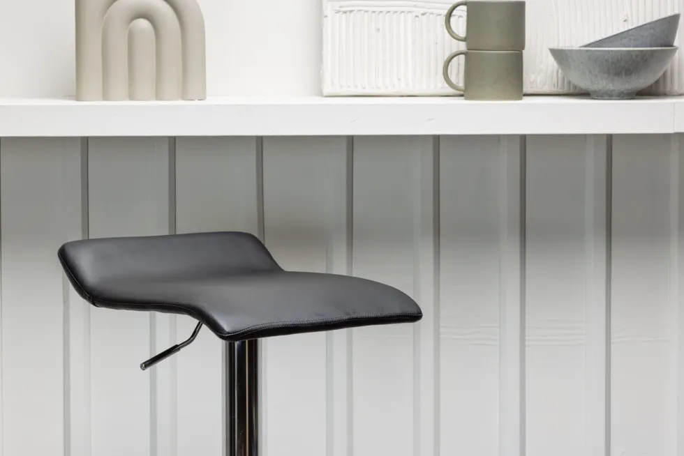 Jonna Barstolar Black