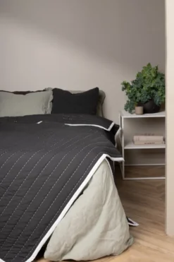 Juni Överkast 150 x 250 Antracit