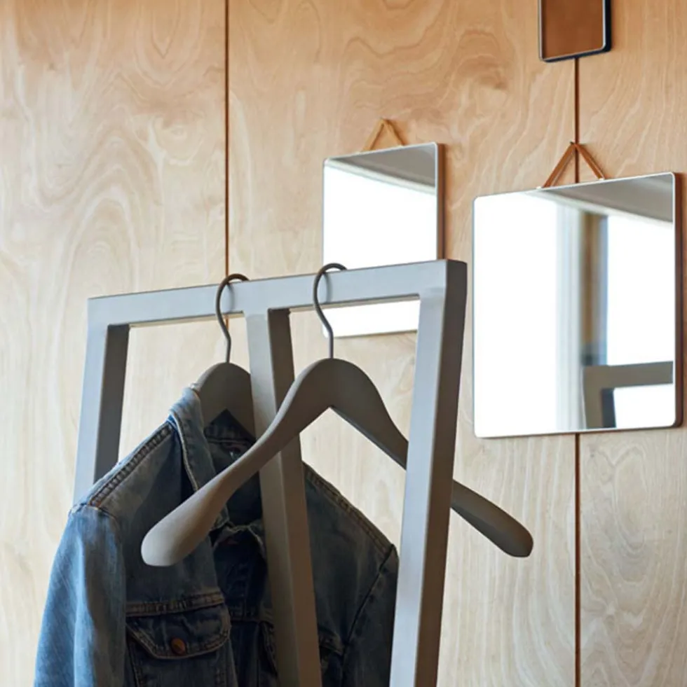 Loop stand hall