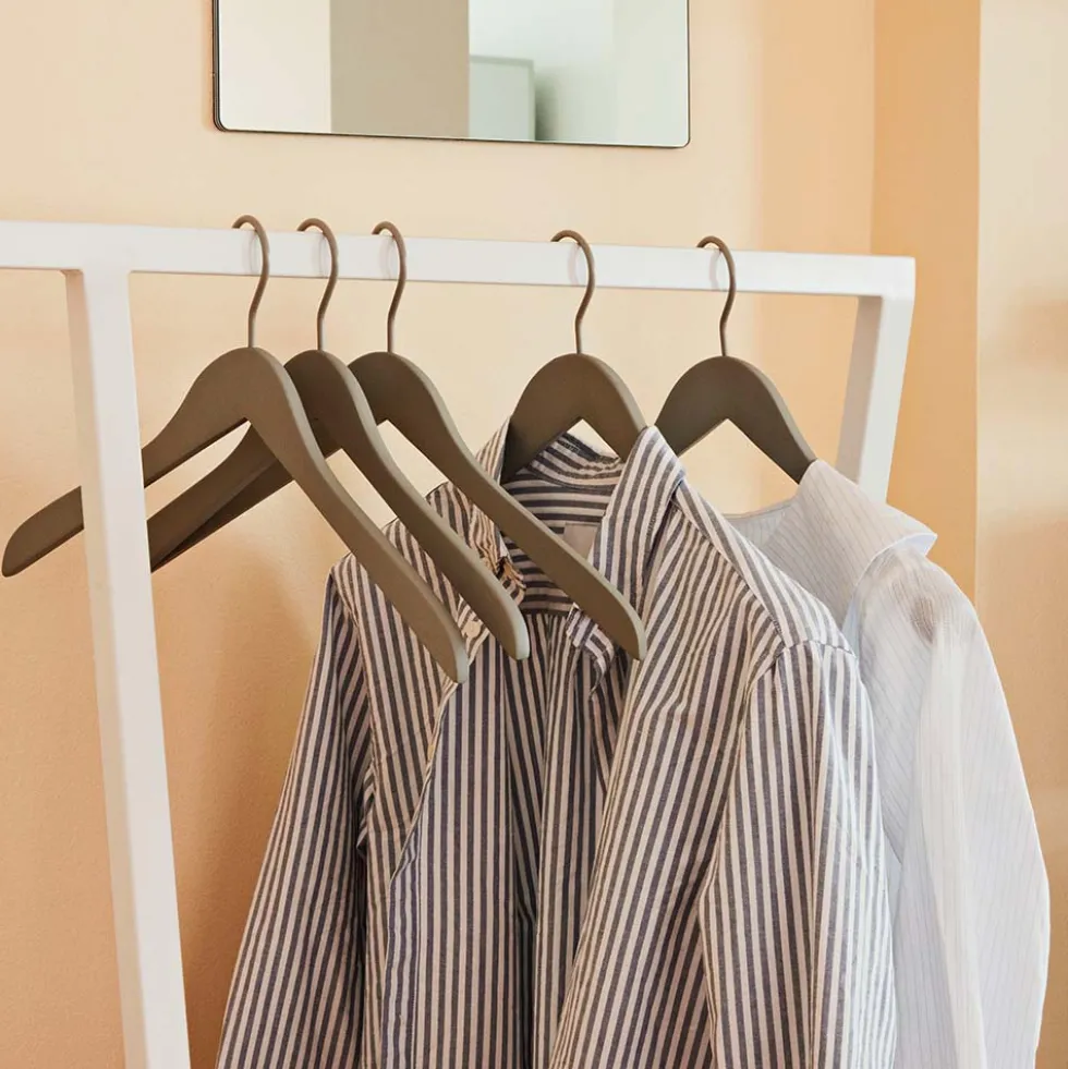 Loop stand wardrobe