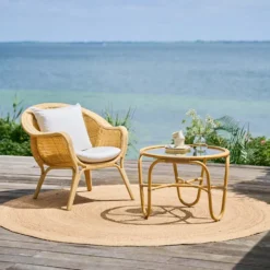 Madame chair exterior