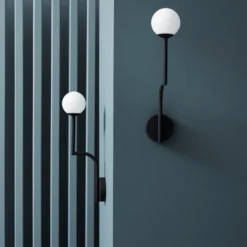 Mobil 12 wall vägglampa