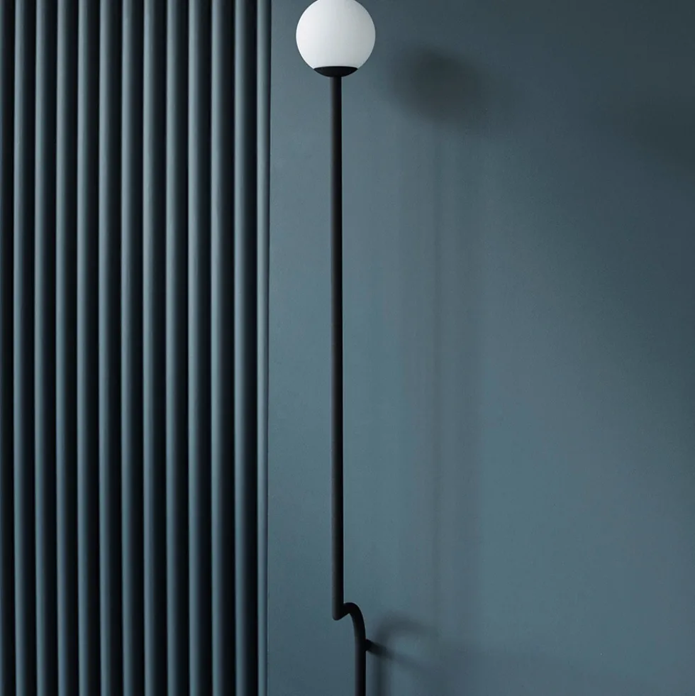 Mobil 12 wall vägglampa