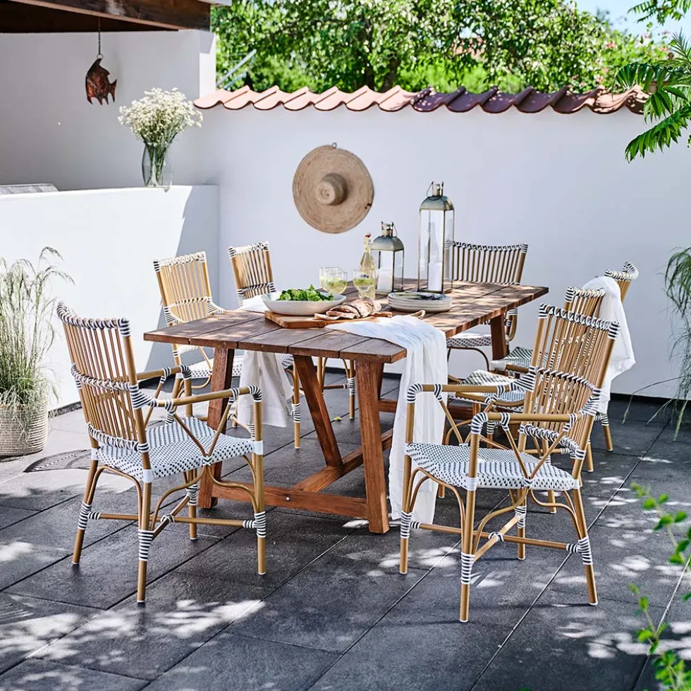 Monique arm chair exterior