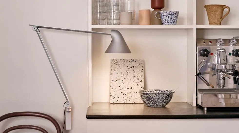 NJP vägglampa lång arm