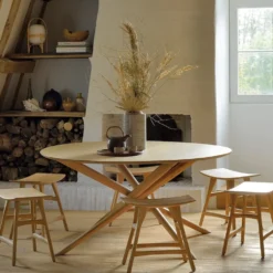 Oak Mikado round matbord