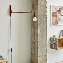 Petite potence vägglampa