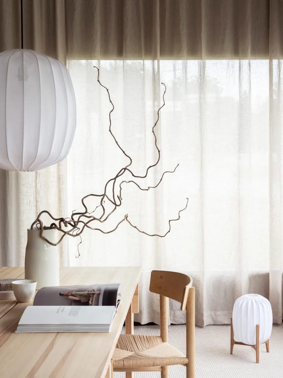 Prisma Table – Bordslampa i trä och linne, flera färger
