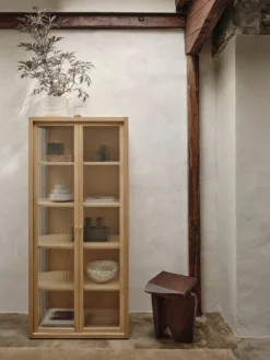Reed Vitrin – Natural Oak