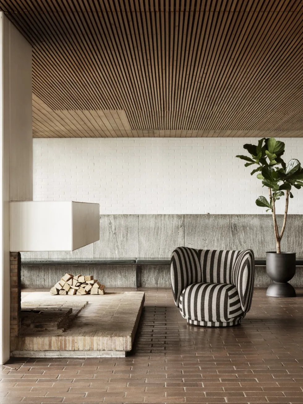 Rico Lounge Swivel Louisiana – Sand/Svart Stol