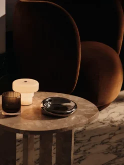 Ripple Portable Lamp White – Bärbar Bordslampa i Munblåst Glas