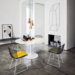 Saarinen Round Table 137