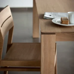 Slice extendable dining table