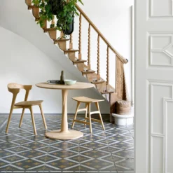 Torsion dining table 90