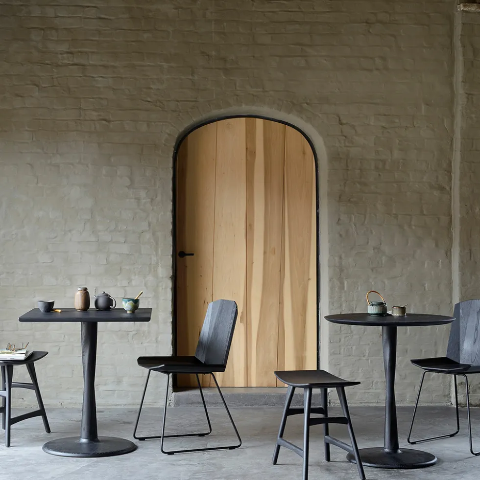 Torsion dining table 70