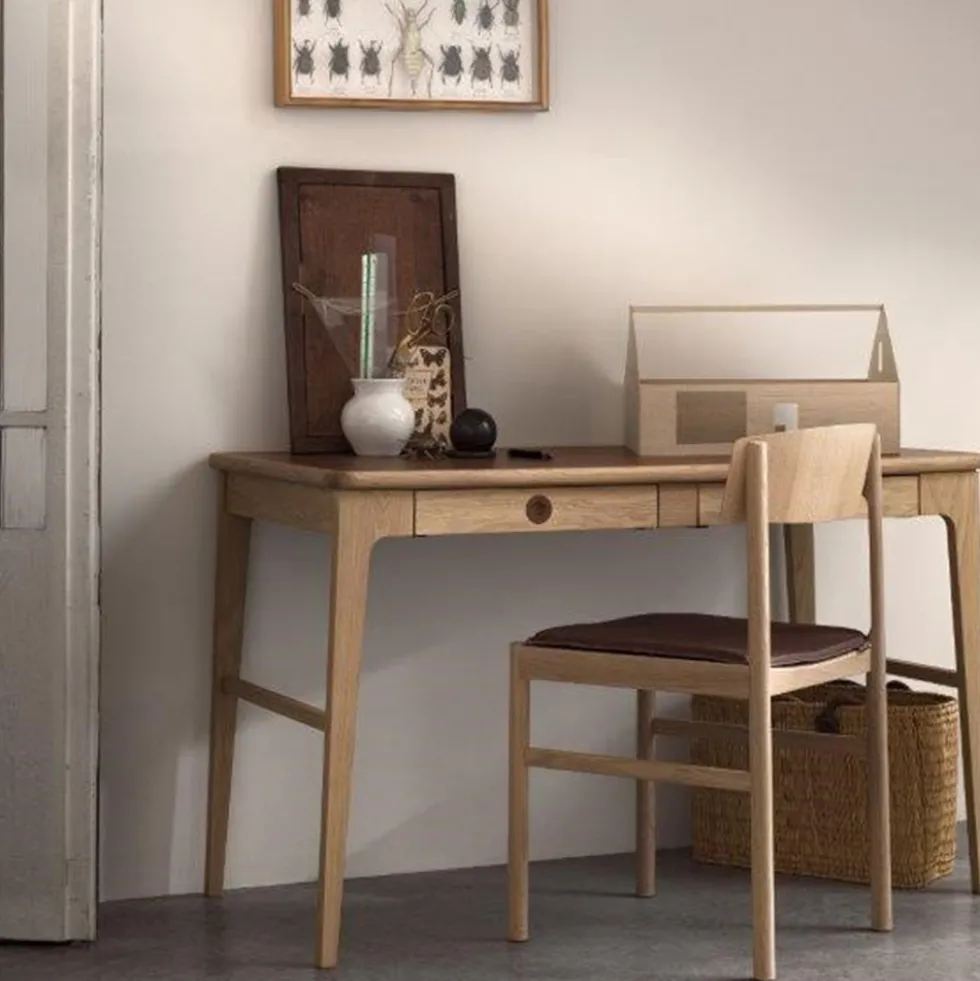 Volt vitrinskåp lågt beige